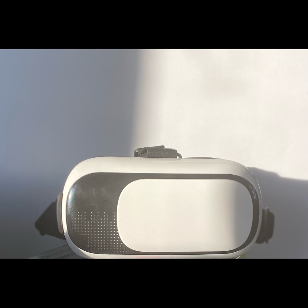 Virtual Reality Headset - Picture 3 of 3